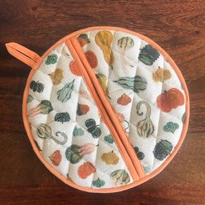 ANTHROPOLOGIE Quill & Fox Gourd-Geous Potholder